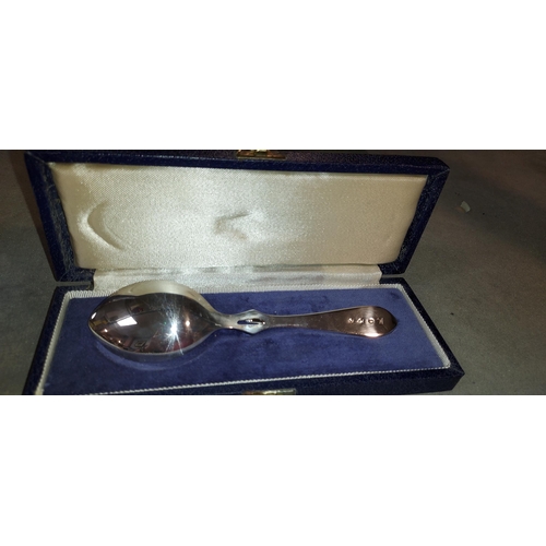 381 - 1988 Scottish Edinburgh Heavy Solid Silver Honey In Original Case Approx. 36.4gms