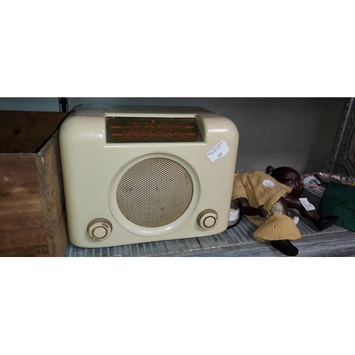 243 - Bush Dac90A Mk3 Bakelite Ivory Coloured Radio