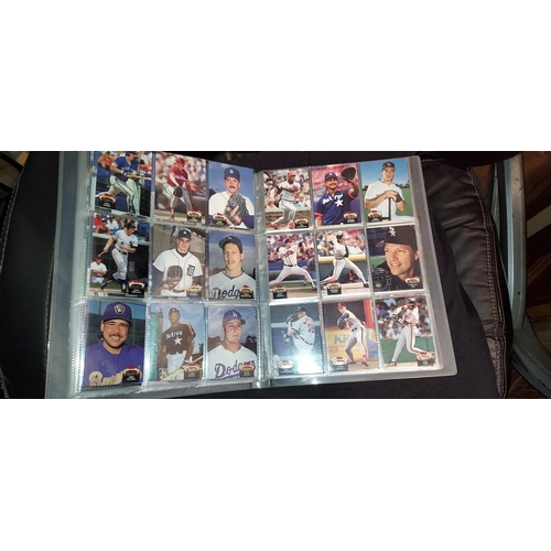 268 - Folder Containing 387 Baseball Cards Teams 1992 Mint