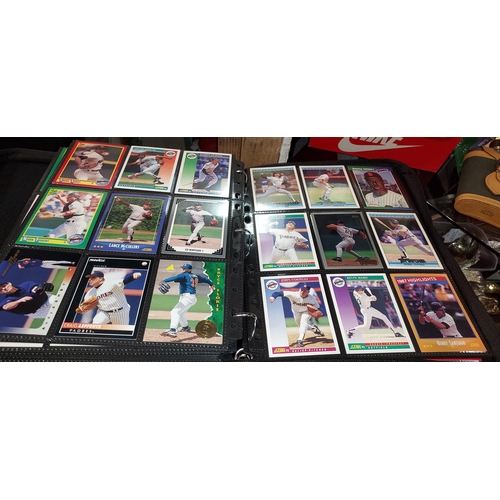 300 - Folder Containing 530 Baseball Cards Cardinals - Ny Mets - White Sox, Padres, Orioles All Mint