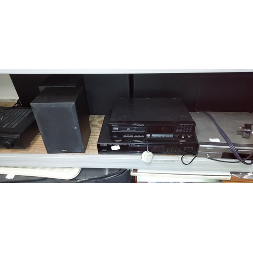 649 - Kenwood Cd Player + A Pair Of Gate Speakers