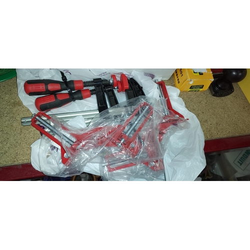 214 - 2 Corner Clamps And 2 F Clamps