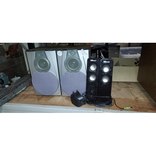 699 - Pair Of Impedance 4 Ohms Speakers Plus Computer Speakers Working