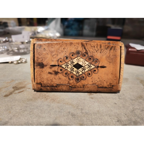 362 - Antique Birds Eye Maple Snuff Box Decorated With Tortoise Shell Inside