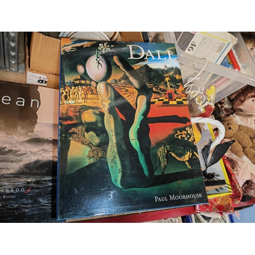 638 - 3 Books, The Ocean, Salvador Dali And Soviet Union