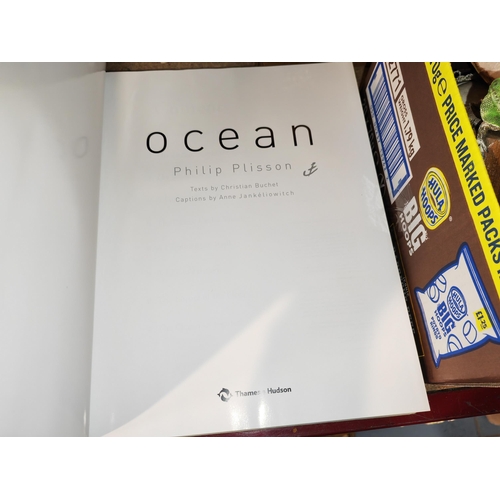 638 - 3 Books, The Ocean, Salvador Dali And Soviet Union