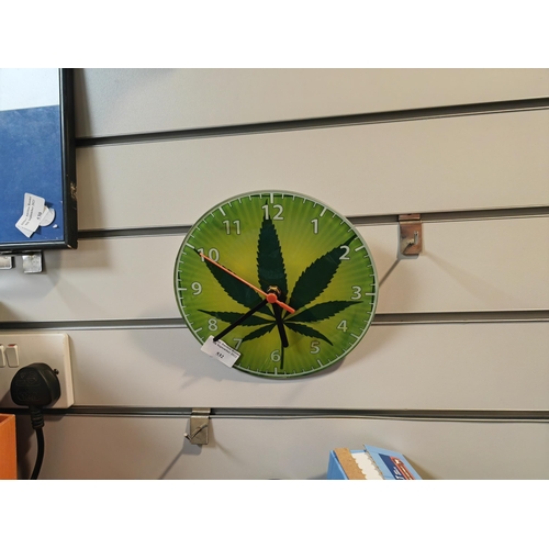 532 - Weed Glass Wall Clock Working