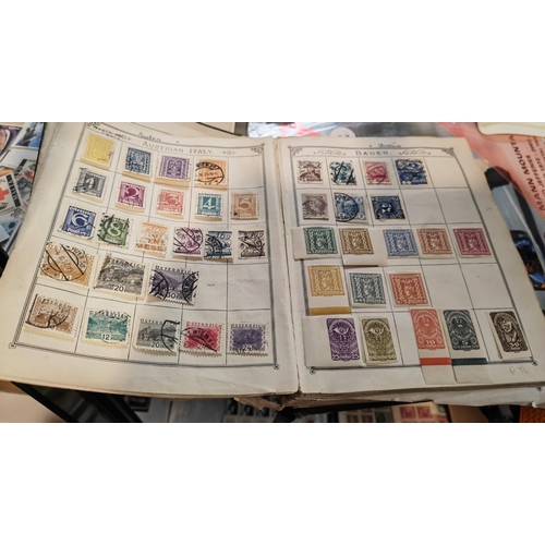 536 - Lincoln Stamp Album World Stamps