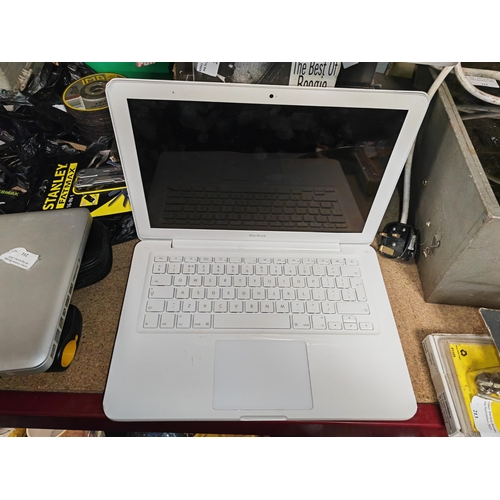 211 - 2 Macbook Pro'S Plus A Macbook No Hard Drives, Spares, Parts Only