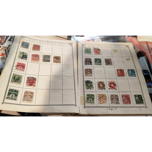 536 - Lincoln Stamp Album World Stamps