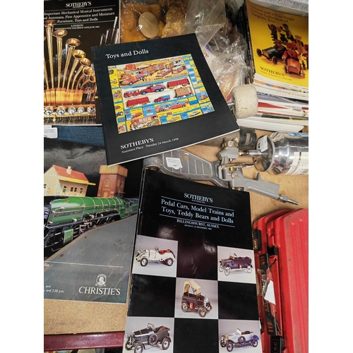 170 - 36 Auction Catalogues Of Cars, Transport, Toys, Models & Automata Including Sotheby'S, Christie'S, C... 