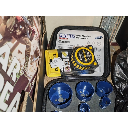 199 - Unused 6 Pce Holesaw Set + As New 5M Tape Measure