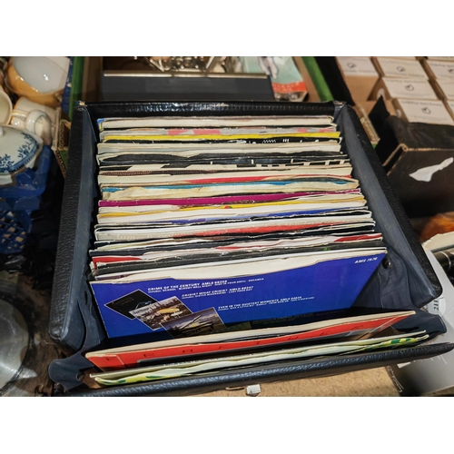 210 - Black Record Case Full Of 70/80'S 45 Records