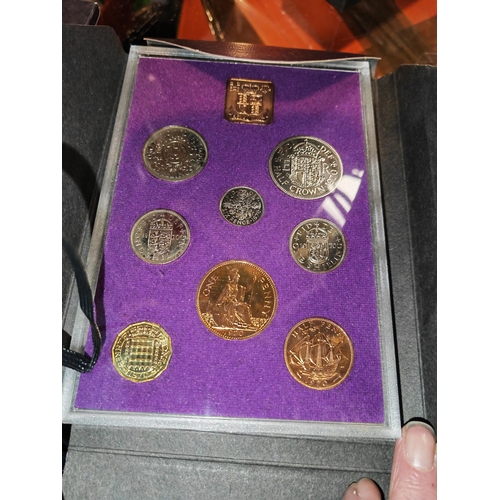 288 - 3 Uk Coin Sets