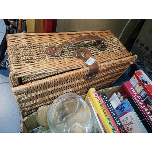 673 - Picnic Hamper With Contents