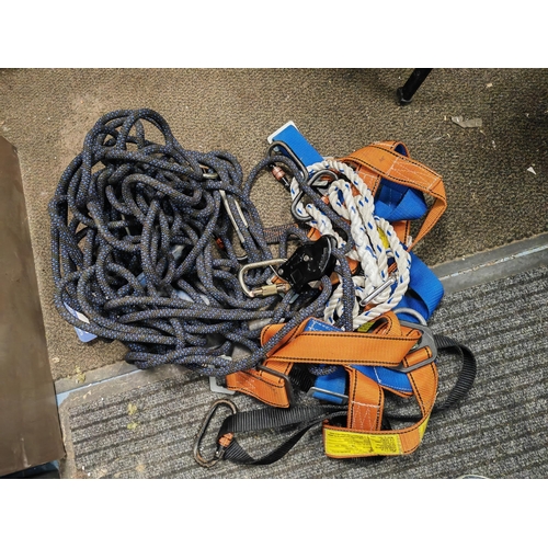 67 - Professional Working At Height Kit Including Harness, Brakes And Ropes