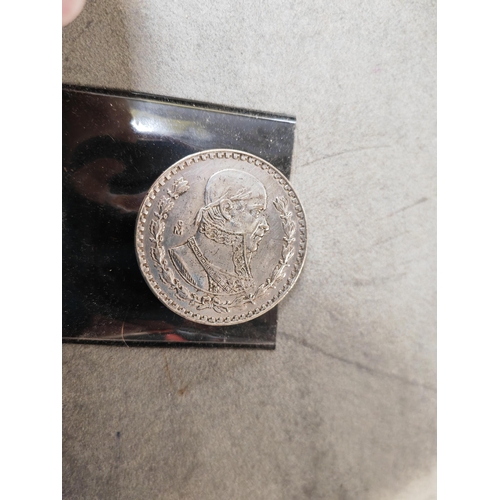 376 - Mexican 1962 Un Peso Coin