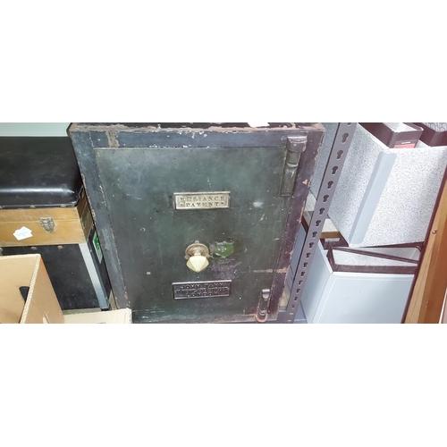 73 - Reliance Safe With 2 Keys