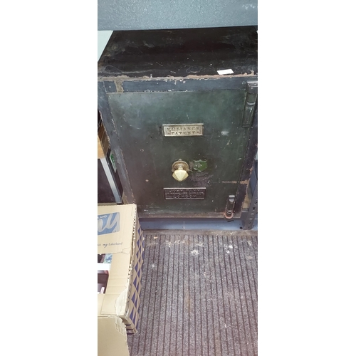 73 - Reliance Safe With 2 Keys