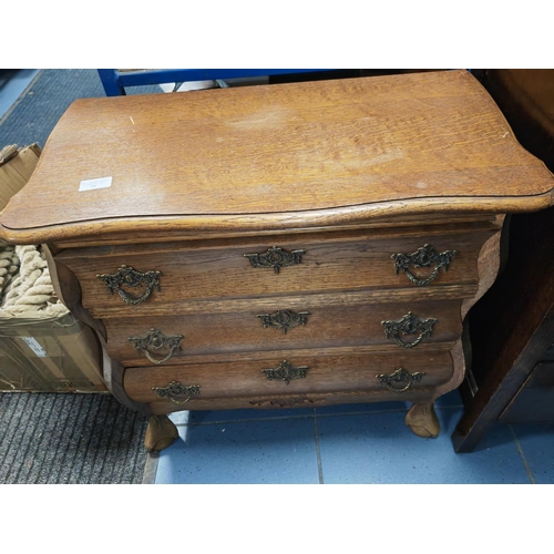 64 - Small Bulbous Oak Chest Of Drawers With Ball And Claw Feet