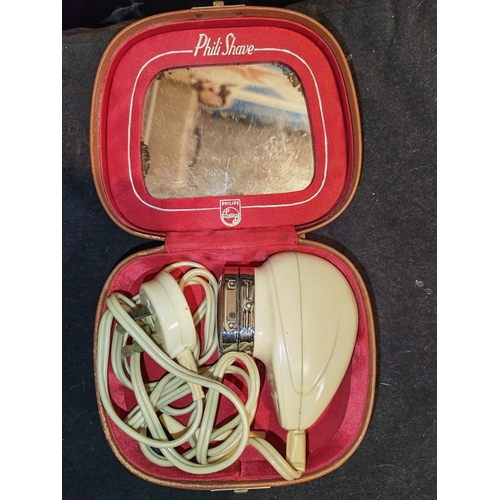 267 - Vintage Phili Shave In Case