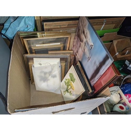 690 - Box Of Pictures