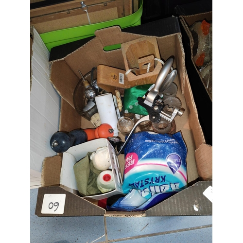 691 - Box Of Mixed Items