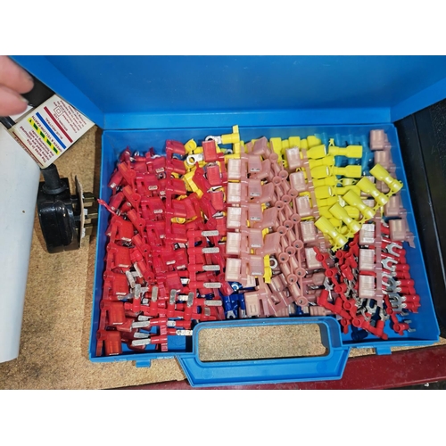 173 - Case Of Electrical Connectors