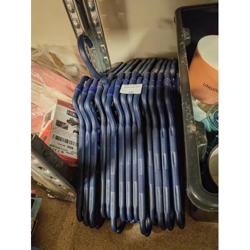 643 - Selection Of Plastic Coat Hangers