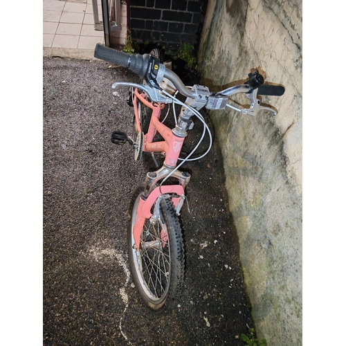 32 - Girls Trek Nt60 Push Bike In Good Condition