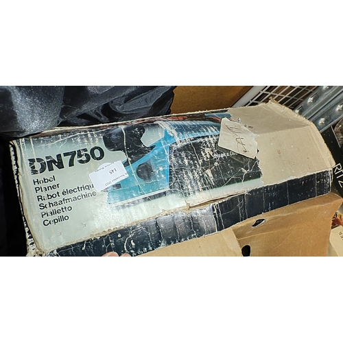 145 - Black & Decker Planer Dn750