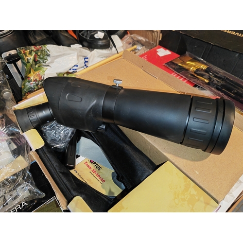 637 - Optus Zoom 20-60X60 Spotting Scope With Table Tripod In Box