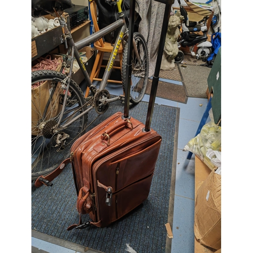 95 - Condotti Italy Leather Travel Suitcase On Wheels With Telescopic Handle Slight Damage By Carry Handl... 