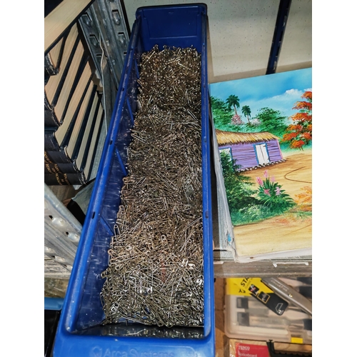 237f - Tray Of 1000'S Safety Pins