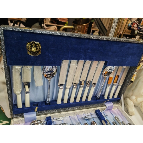 464 - Sheffield Cutlery Set In Box