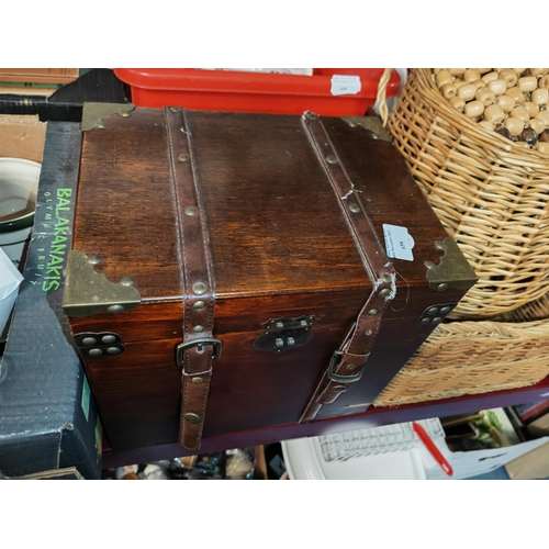 659 - Vintage Mahogany Wooden Box