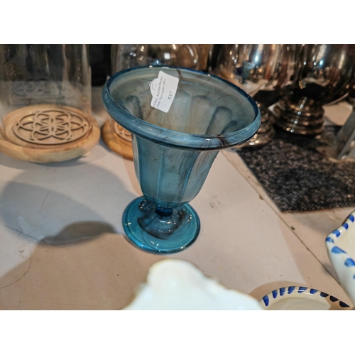 537 - 1930'S Davidson Cloud Glass Blue Vase