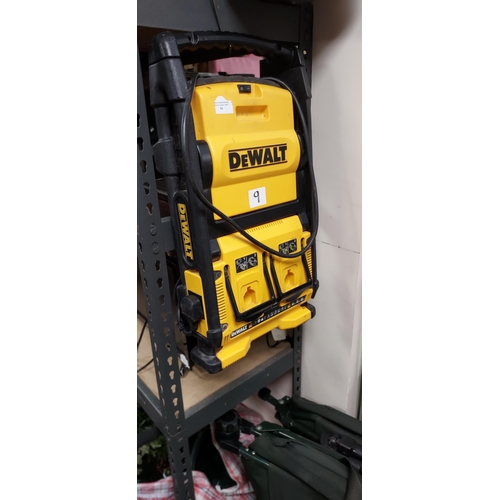 84 - Dewalt Dc022 Batter Charger/Light Mains Working