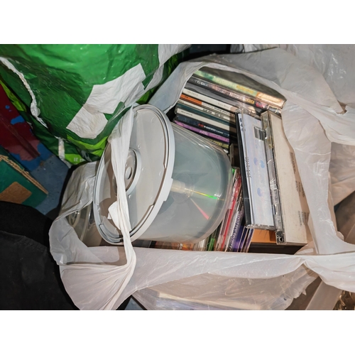 256 - 3 Bags Of Music Cd'S