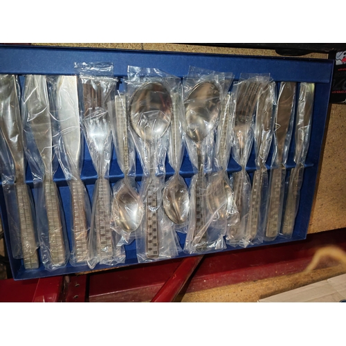 215 - Vogue Connoisseur Cutlery Set