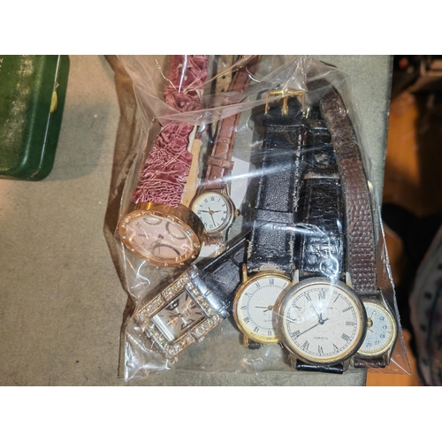 300 - 6 Quartz Watches All Working