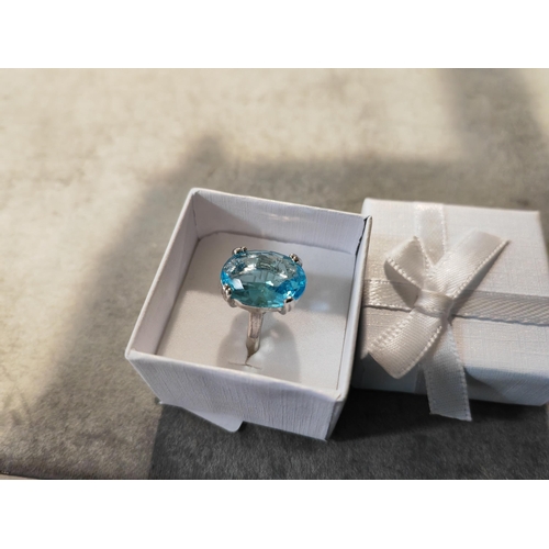 391 - Dress Ring With Turquoise Stone