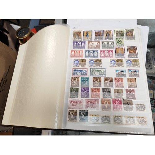 435 - Brown Stock Book Of World Stamps