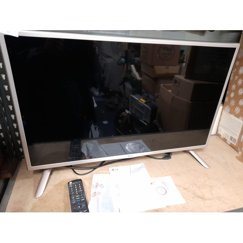 89 - Lg 32 Inch Flat Screen Tv With Remote Control