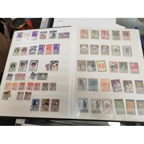 435 - Brown Stock Book Of World Stamps