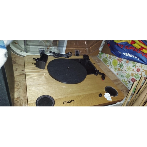 743 - Ion Fully Working Vinyl Record Player Built In Speakers