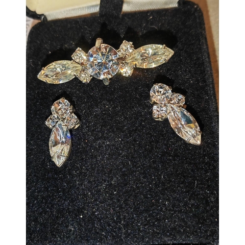 230 - Vintage Clear Stone Brooch And Pair Of Matching Earrings