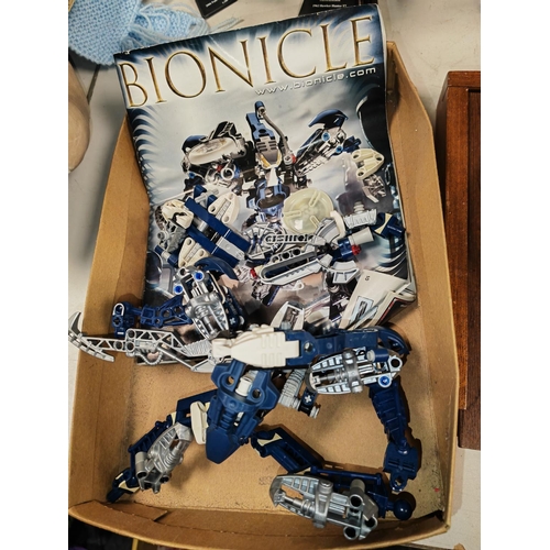 328 - Bionicle Robot Toy With Magazine