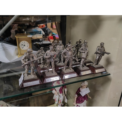 427 - 13 Royal Hampshire Pewter Soldier Figurines