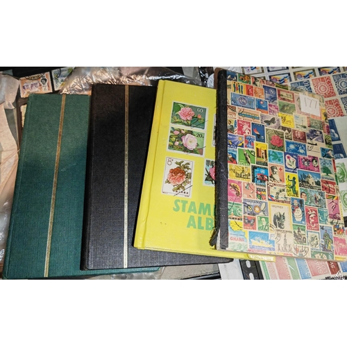 547 - 4 Stock Books Of World Stamps